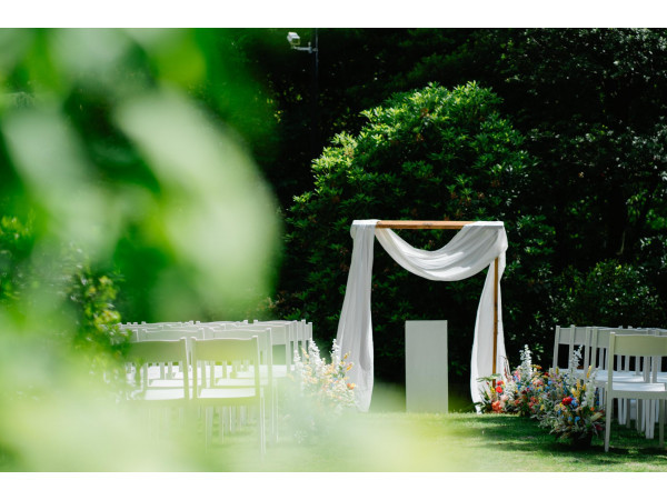 【ガーデン挙式】庭園に囲まれて海外風のカジュアルウエディングが叶う