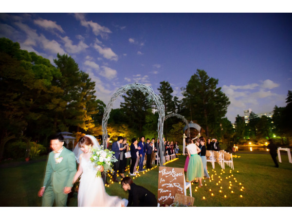 【ガーデン挙式】庭園に囲まれて海外風のカジュアルウエディングが叶う