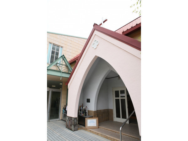 【本物の教会】商業チャペルではなく本格的な挙式もサポート！