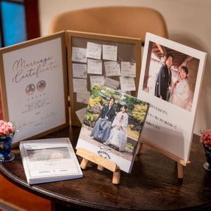 おふたりの大切なアイテムを展示してゲストをお出迎え|Dubonnet(デュボネ)の写真(56691222)