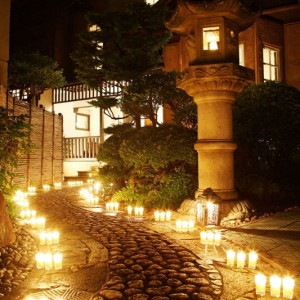 キャンドルを並べて幻想的なエントランスに。|Dubonnet(デュボネ)の写真(452052)