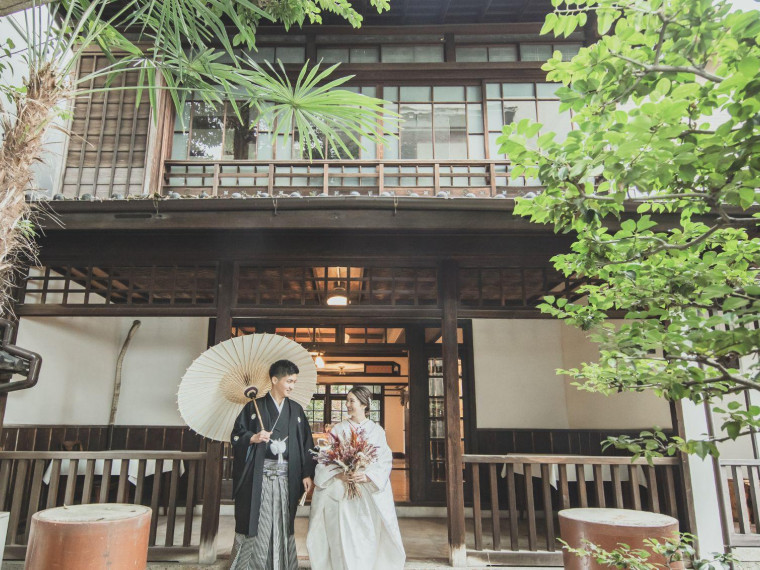 大正ロマンが息づくレトロモダンな邸宅で和モダンウエディング