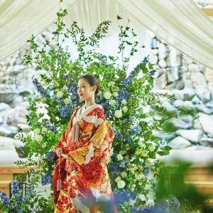 繊細な刺繍が施された鮮やかな色打掛|八雲迎賓館の写真(42019749)