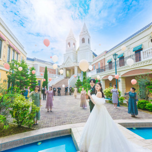 憧れの結婚式をこの街で…【ベルヴィ盛岡】コンセプトは“Love Eternal Wedding”お城のようなチャペルから広がる大階段の中庭で挙式後のアフターセレモニーを♪|ベルヴィ盛岡・ロヴィナテラスの写真(52060520)
