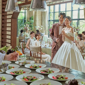 すべての会場にオープンキッチンが備え付け。呼ばれて嬉しい結婚式が叶う。|THE GRAND ORIENTAL MINATOMIRAI(グランドオリエンタル みなとみらい)の写真(52563515)