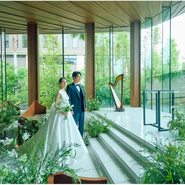3面ガラス張り!移り変わる景色と共に過ごす上質ウエディング