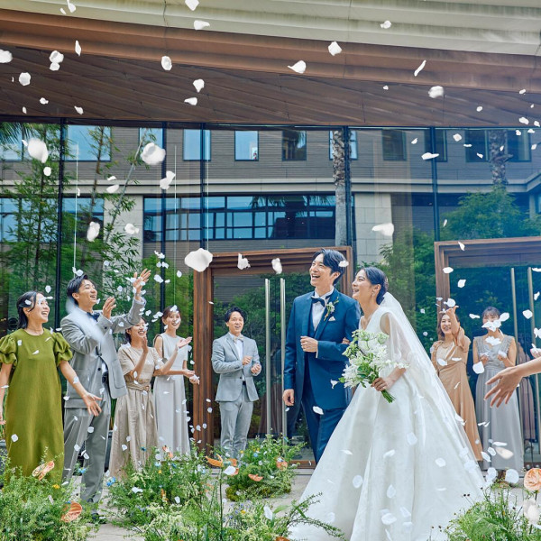 大切な家族の祝福に包まれる至福のひとときを