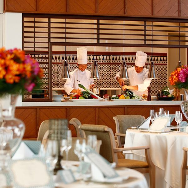 【オープンキッチン】シェフが目の前でパフォーマンス!できたてのお料理をゲストにお届け。|THE GRAND ORIENTAL MINATOMIRAI(グランドオリエンタル みなとみらい)の写真(560856)