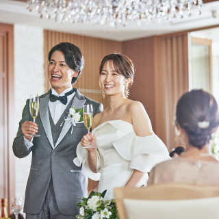 おふたりらしくコーディネートしたパーティー会場でゲストをおもてなし