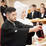 挙式は厳かに神殿で。
