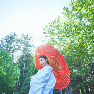 純白の白無垢を柔らかな日差しが照らす|辻家庭園 ～前田家家老旧横山家迎賓館～（金沢市指定文化財）の写真(56055509)