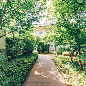 会場までの道のりはまるで、海外のリゾートのような空間|旧桜宮公会堂の写真(2677274)