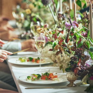 ゲストのお席にはこだわりと想いを込めてお好きなコーディネートを|旧桜宮公会堂の写真(57102189)