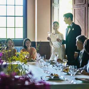 窓からの柔らかな自然光が差し込むパーティ会場|旧桜宮公会堂の写真(57102180)