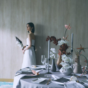 会場の雰囲気に合わせて洗練されたテーブルコーディネート|ジェームス邸の写真(57109553)