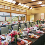 日本のおもてなしをそのままに、婚礼ではより華やかに会場を彩って