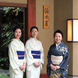かつて一般的だった家で行う祝言。我が家のようにリラックスを、と女将とスタッフが心を尽くす
