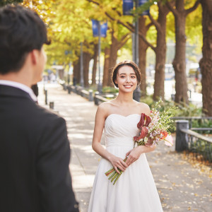 季節に合わせたブーケも、季節感を存分に感じられる《外》だからこそ映える。|ノートルダム八戸/FIVESTAR WEDDINGの写真(20167582)