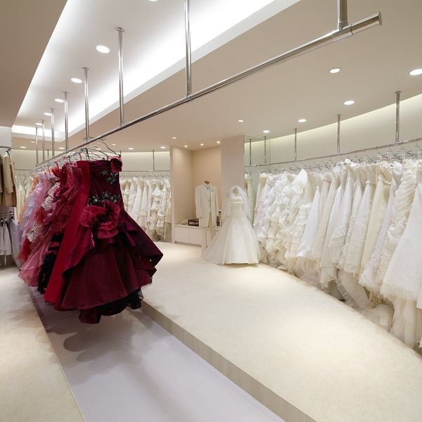 個室で特別感を味わいながら新作ドレスを試着。|ノートルダム八戸/FIVESTAR WEDDINGの写真(700003)