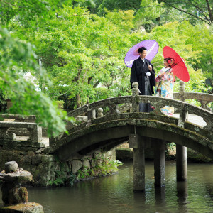 和装が映える緑豊かな敷地内|秋子想／TOKIKOSOの写真(10142241)