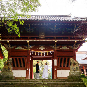 深い歴史を刻む正面の赤門|秋子想／TOKIKOSOの写真(10144451)