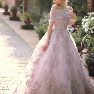 トレンドのカラードレスも多数ご用意♪