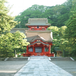 800年の歴史と古都鎌倉の風情に満ちた 鶴岡八幡宮で縁を結ぶ