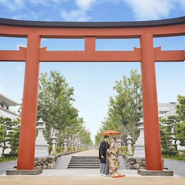 伝統感じる鶴岡八幡宮で執り行う、本格神前結婚式。 古都の風景と共に、晴れやかな節目をお過ごしください