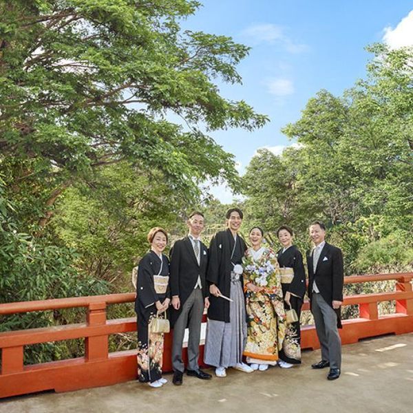 年齢と問わずお過ごしやすい秋婚は日本美を感じる心が通じる瞬間。挙式迄の前撮りもおすすめ。