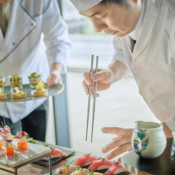 歴代料理長から引き継ぐ鎌倉フレンチ。直接料理長に盛り付け方、味付けも相談できる