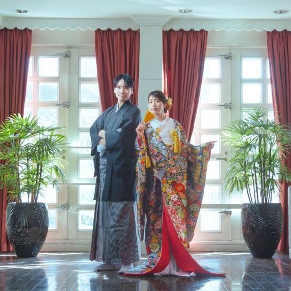 明治12年創業の老舗会館で記念に残る一枚を。