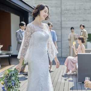 レースの透け感が美しいウエディングドレス|アルカンシエル luxe mariage 大阪（アルカンシエルグループ）の写真(47712270)
