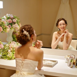 専用ブライズルームでゆったりお支度|アルカンシエル luxe mariage 大阪（アルカンシエルグループ）の写真(5099576)