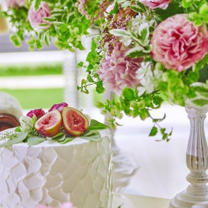 お花とケーキもコラボ|アルカンシエル luxe mariage 大阪（アルカンシエルグループ）の写真(3343341)