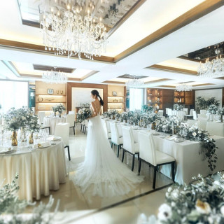 【公式HP予約限定】ウエディングドレス&タキシード(28万円相当)プレゼント