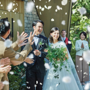 「おめでとう」の祝福と幸せの拍手がふたりを包む|ザ・ガーデンオリエンタル・大阪の写真(8070844)