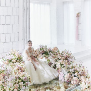 【クリスタルチャペル】花嫁のウエディングドレス姿をしっかりと見てもらえる大空間|ラグナヴェール仙台の写真(30220222)