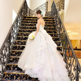 L’AUBE館内にある階段は、ご新婦様のドレスをきれいに撮影できるフォトスポット☆