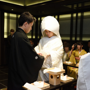 神前式での指輪交換は
より一層身が引き締まる儀式となっております|L'AUBE（ローブ）の写真(1858864)