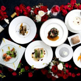 食材や食器、盛り付けの細部にまで専属シェフのこだわりが光る料理をぜひ堪能して
