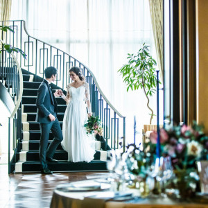 ゲストがお迎えする空間に階段で入場|キャトルセゾン浜松の写真(54010601)