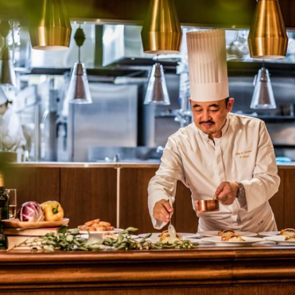 オープンキッチンでの演出も可能