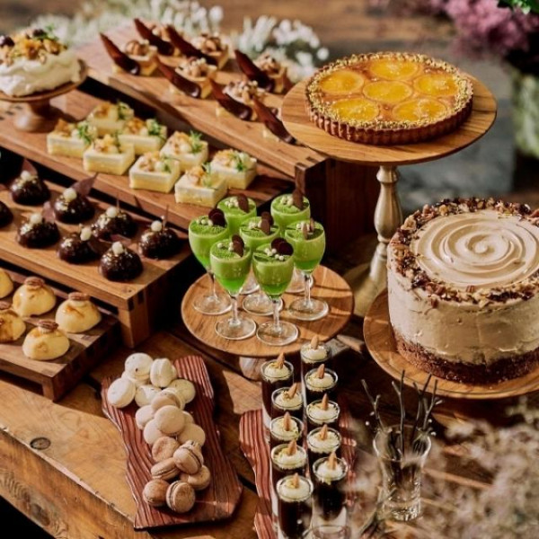 豊富な種類のデザートを堪能