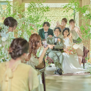 ソファメインでゲストと近い距離での結婚式も叶う！