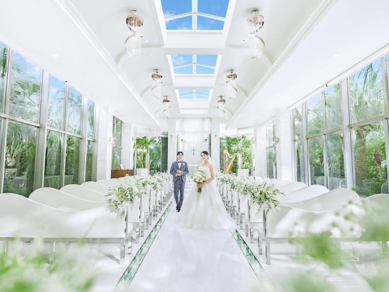 【東京都料理評価1位】自然光輝く全天候型チャペル×貸切3会場