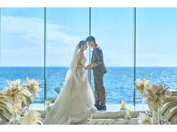 【チャペル】”豪華客船”をモチーフとした沖縄の海を望むリゾートチャペル