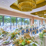 【4ヵ月以内の結婚式限定特典】＼お好みのデザインで会場コーディネート／メインテーブル装花をプレゼント