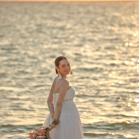 海のそばには南国の緑あふれるエリアも！！海の青と木々の緑のコントラストが美しいお写真も♡一層リゾート感の増したお写真をお楽しみください♪|ヴォヤージュ ドゥ ルミエール北谷リゾートの写真(35707764)