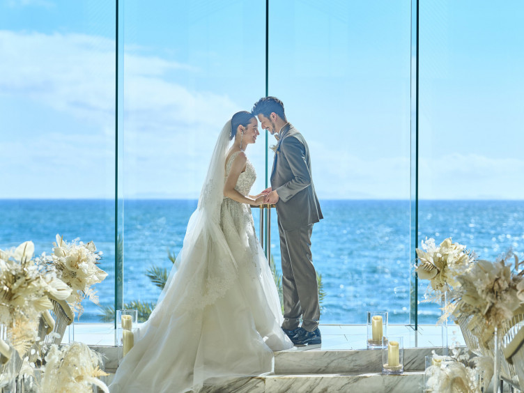 ヴォヤージュ ドゥ ルミエール北谷リゾートの結婚式｜特徴と