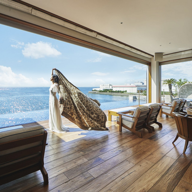 海が見えて オシャレで綺麗で美味しい会場です 海がバックに見え オシャレでシンプルな会場です シャンデリア 口コミ 評判 Amandan Sail アマンダンセイル ウエディングパーク